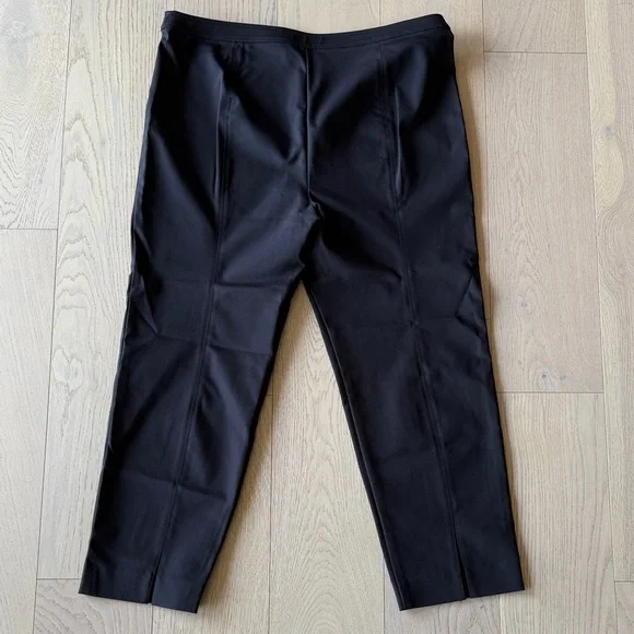 St. John Classic Black Cropped Pants - Picture 4 of 5